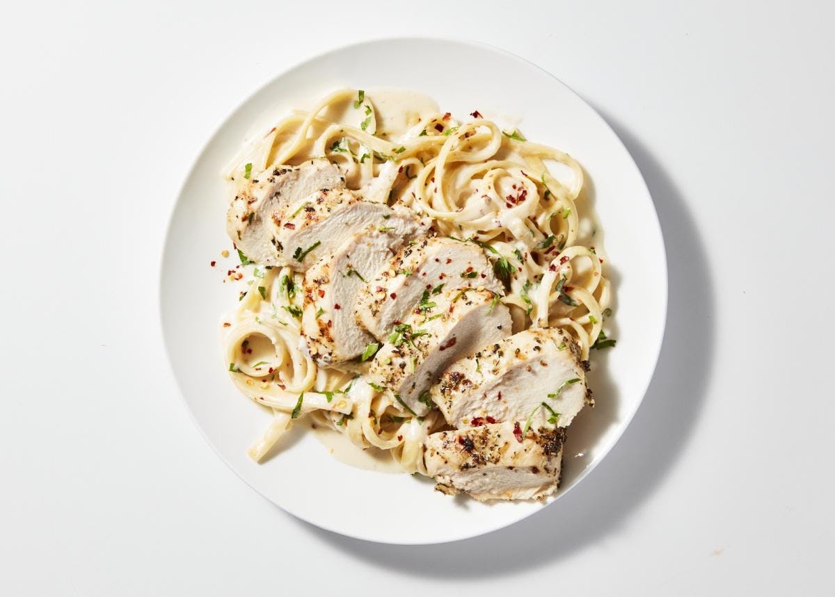 230531_cookunity_trufflealfredochickenfettucine_meenasreenivas_0314