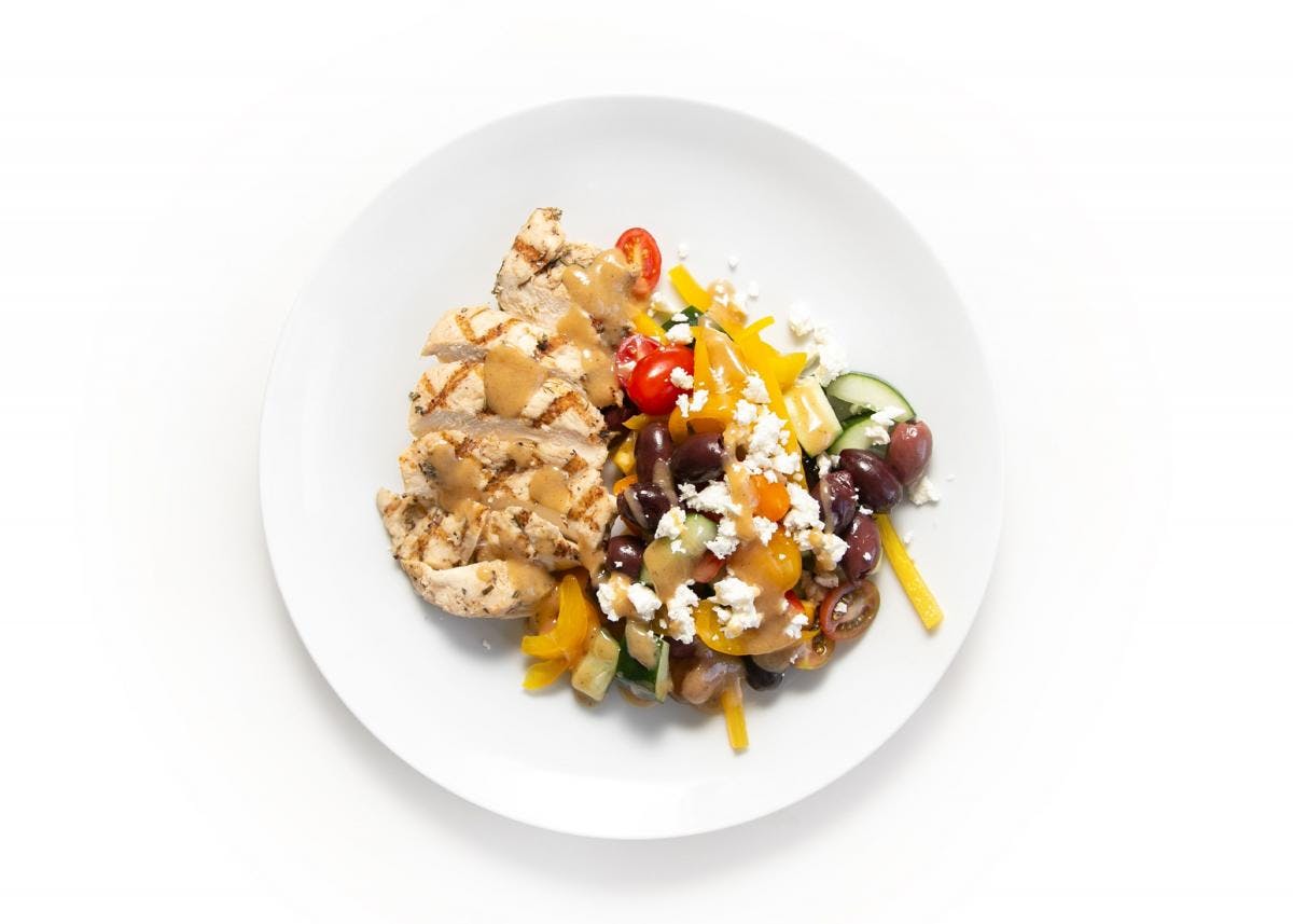 gallery-ruben-traditional-greek-salad-with-chicken